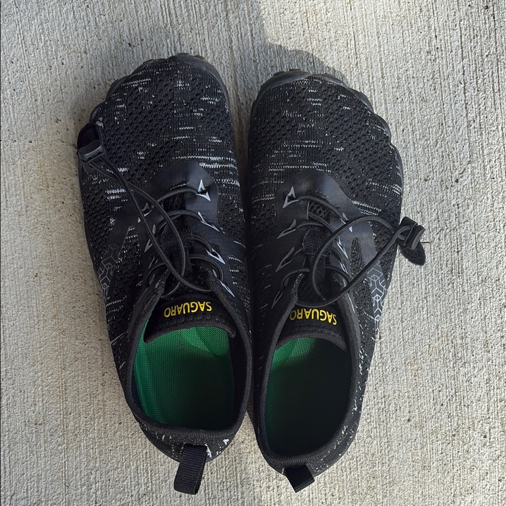 Black SAGUARO Barefoot Shoes